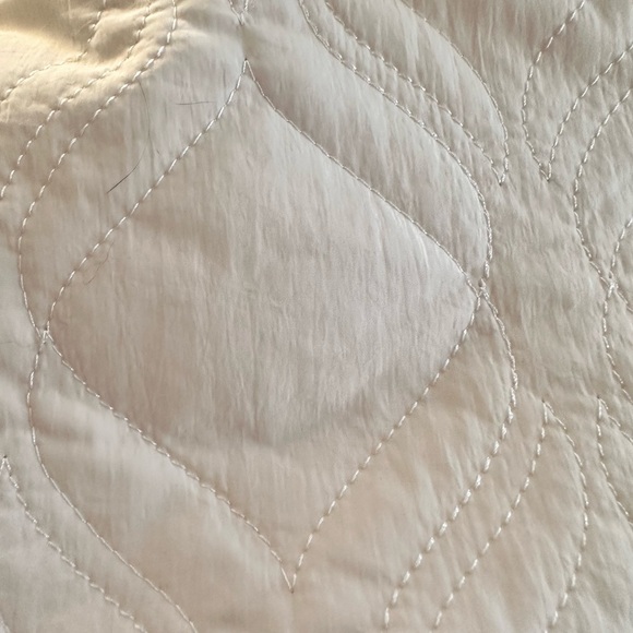 Fabletics White Quilted Pants - Picture 4 of 4